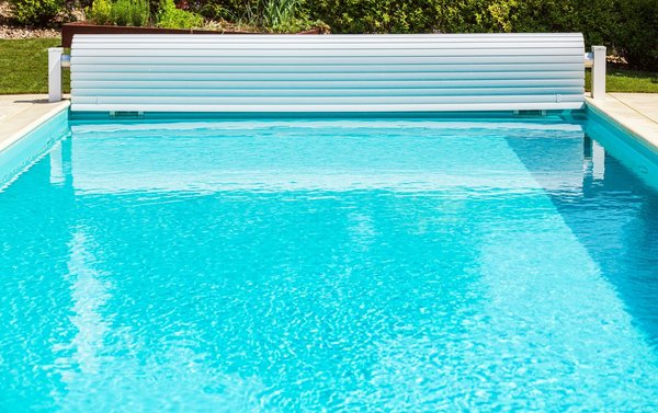 Les meilleurs volets piscine pour allier sécurité et détente